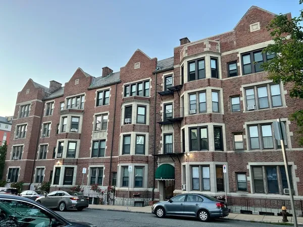 $2,000 | 4 Commonwealth Court, Unit 2, Boston, MA 02135