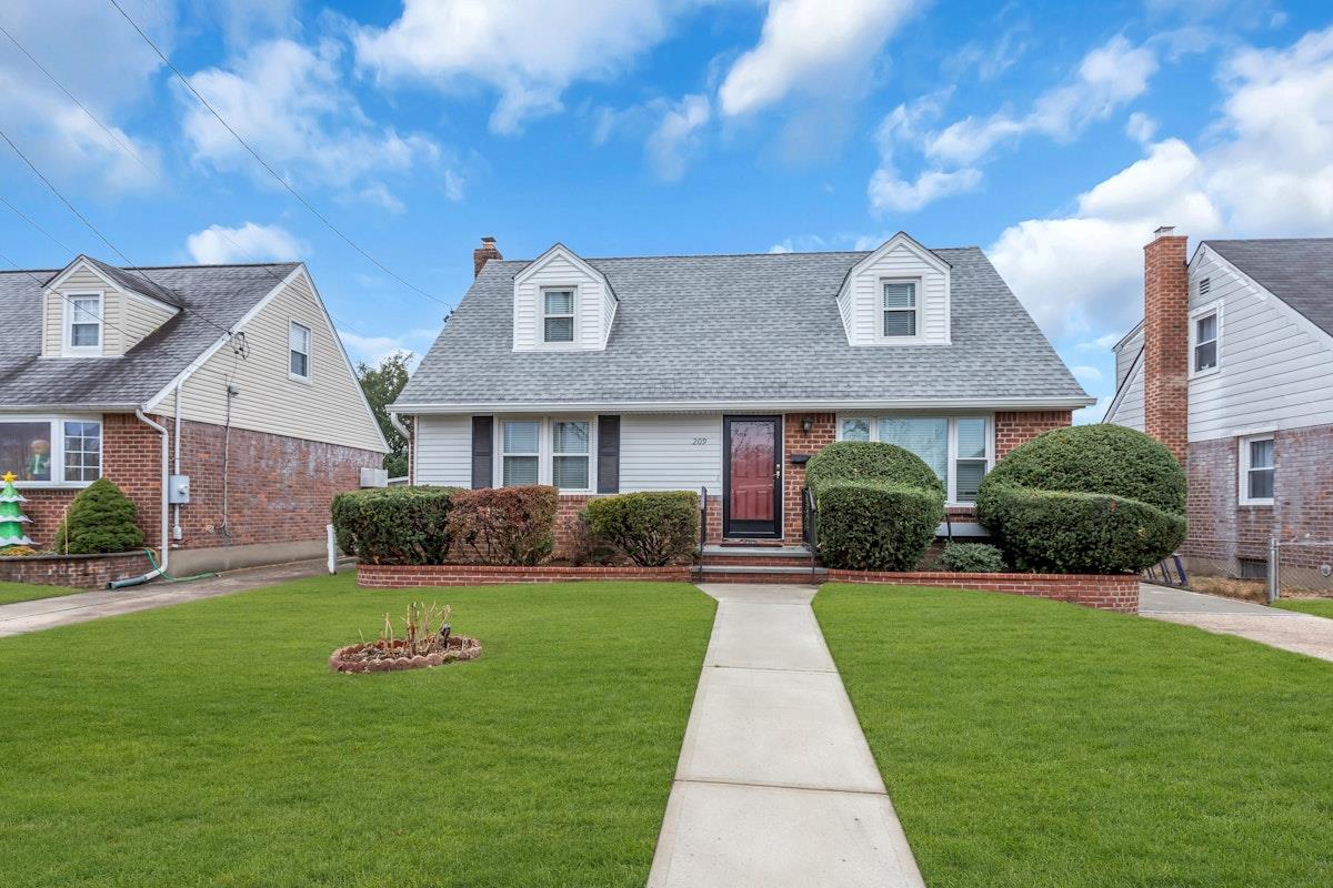 4 BR/2Full Bath Cape