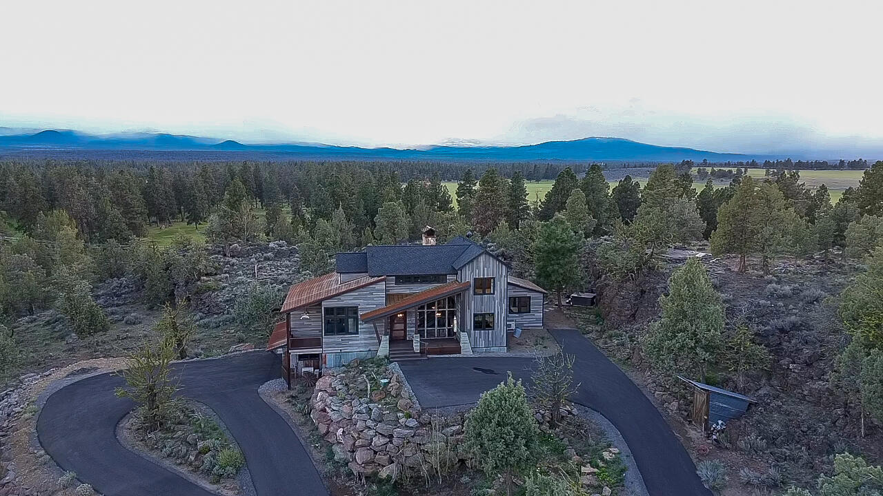 68314 Cloverdale Road Sisters, OR 97759 - Photo 3 of 37 CVXB1091-2