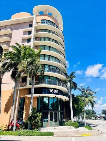 $2,600 | 1690 Southwest 27th Avenue, Unit 806, Miami, FL 33145