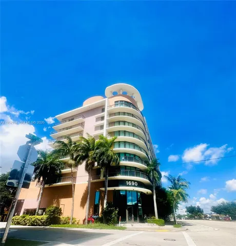 $2,600 | 1690 Southwest 27th Avenue, Unit 806, Miami, FL 33145