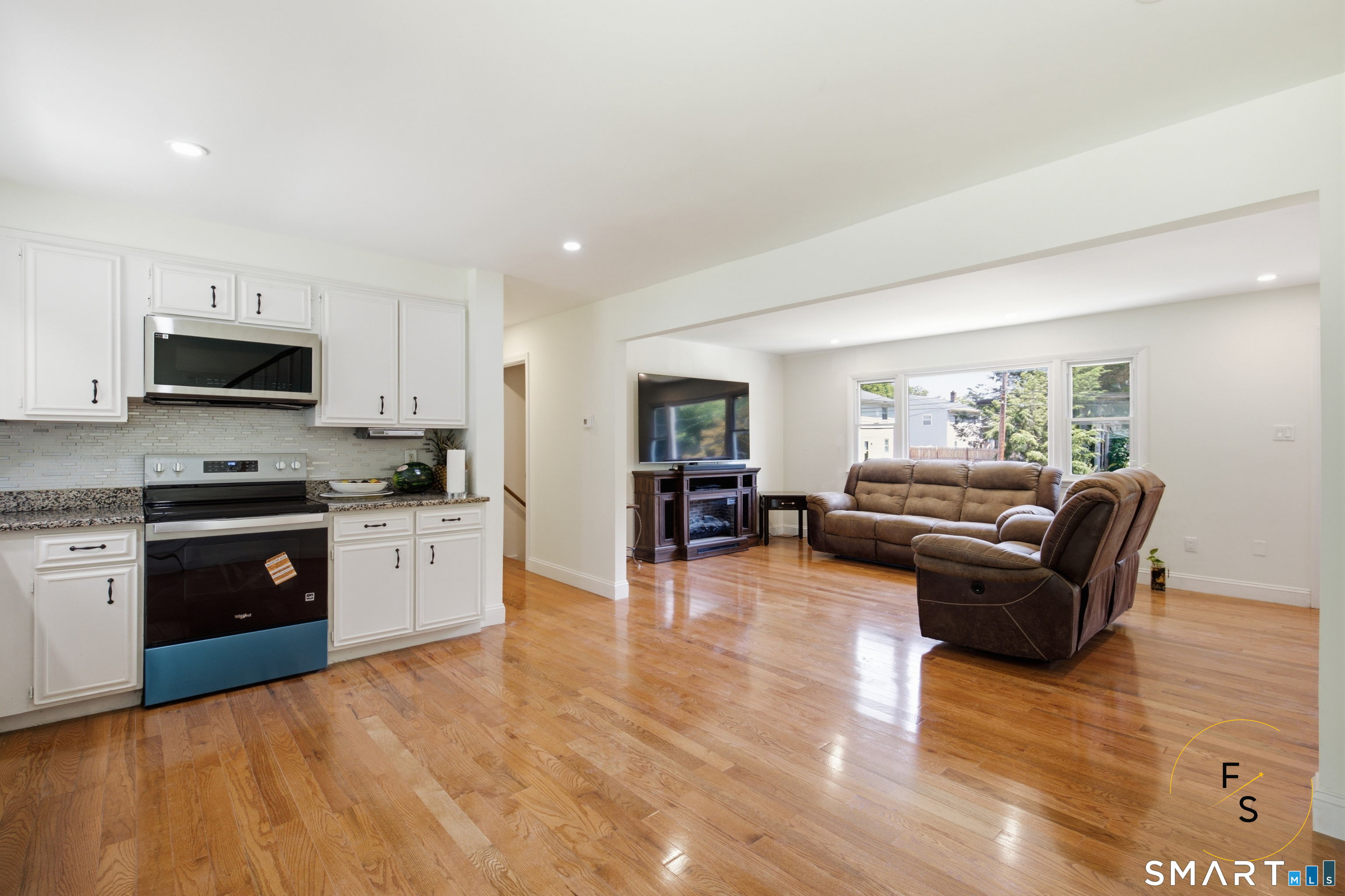 24 Gaspee Road Bridgeport, CT 06606 - Photo 7 of 30