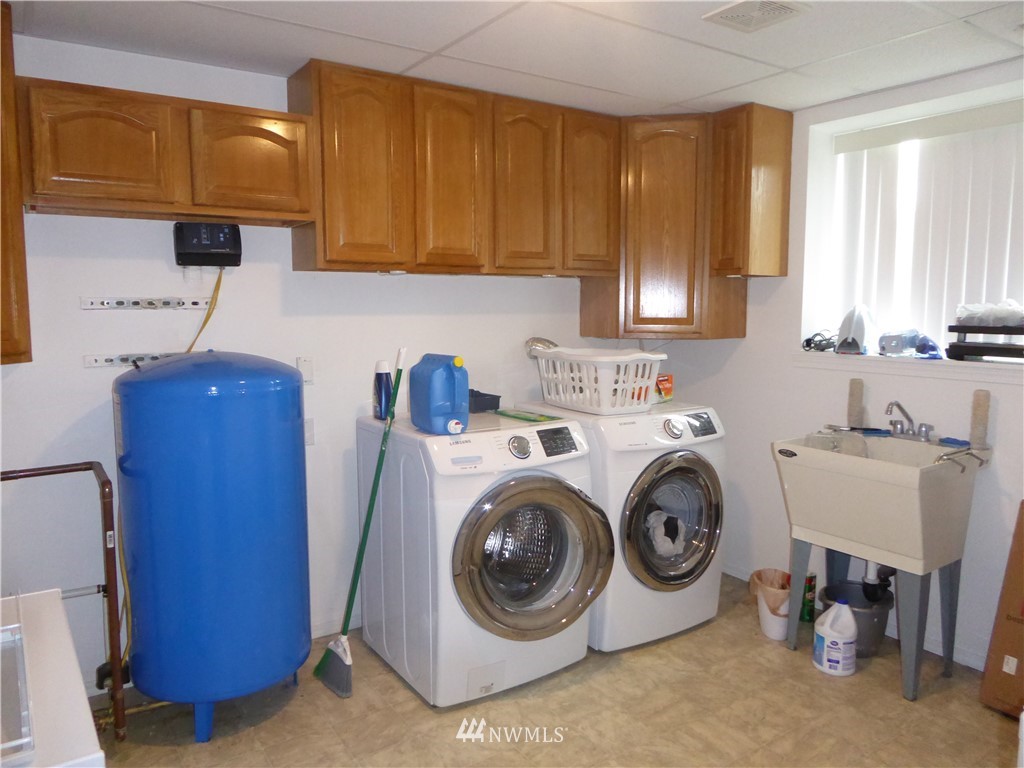 9024 176th Avenue Southwest Rochester, WA 98579 - Photo 13 of 25 a utility room with sink dryer and washer