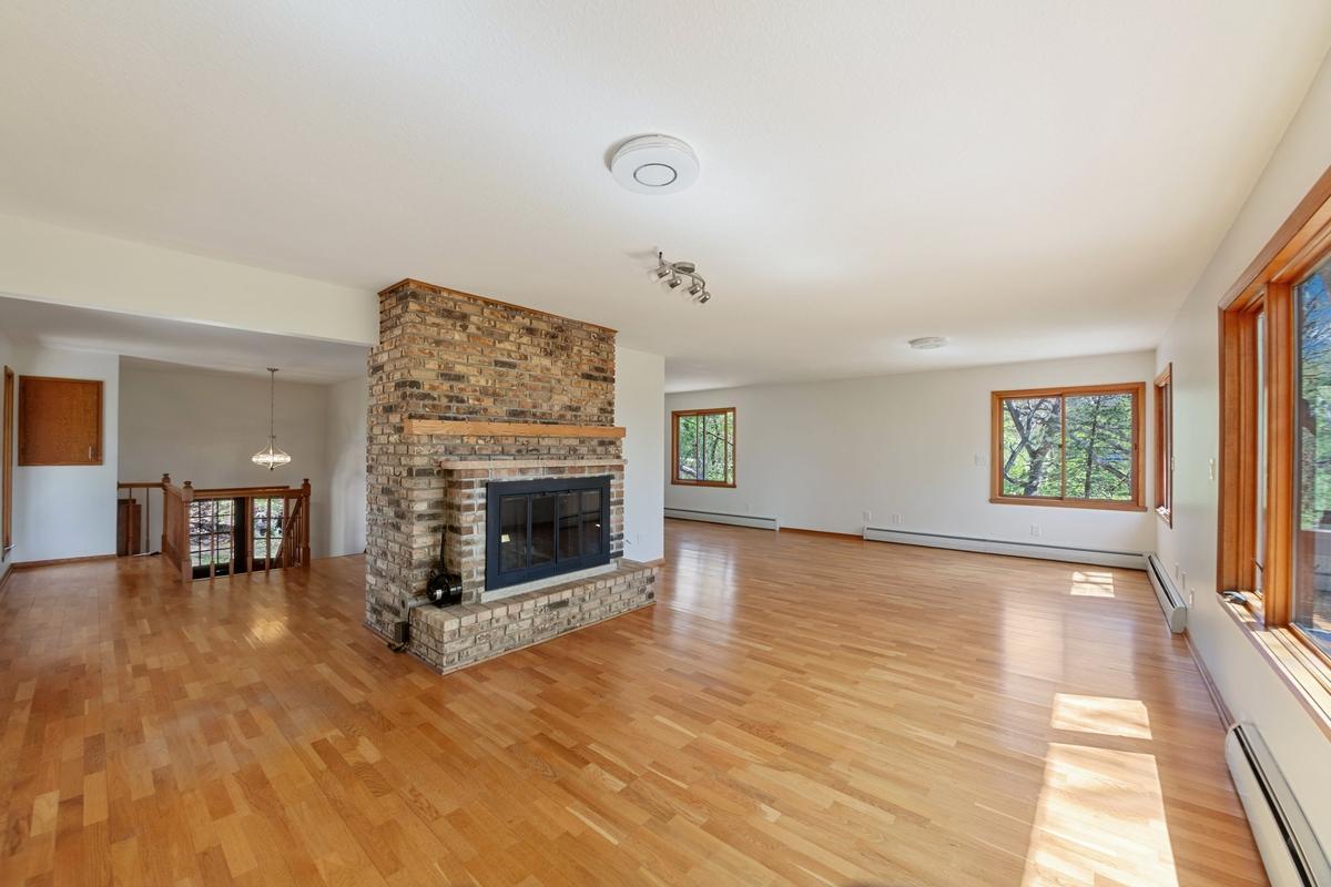 327 Krattley Lane Hudson, WI 54016 - Photo 10 of 38
