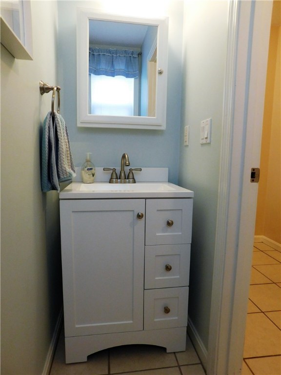 75 Sachem Road Narragansett, RI 02882 - Photo 19 of 37 First floor 1/2 bath