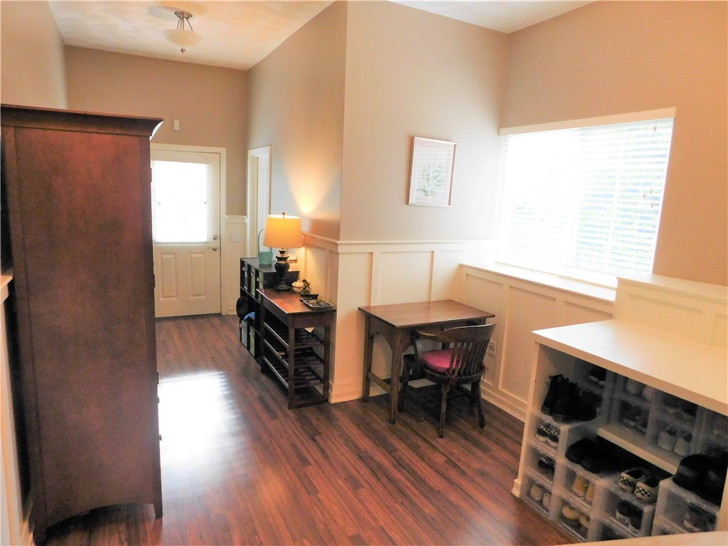 75 Sachem Road Narragansett, RI 02882 - Photo 21 of 37 side Entrance, Mud room, Laundry.