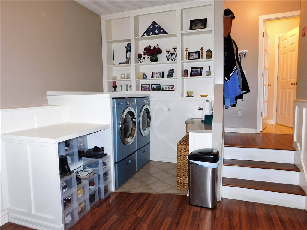 75 Sachem Road Narragansett, RI 02882 - Photo 23 of 37 side Entrance, Mud room, Laundry.