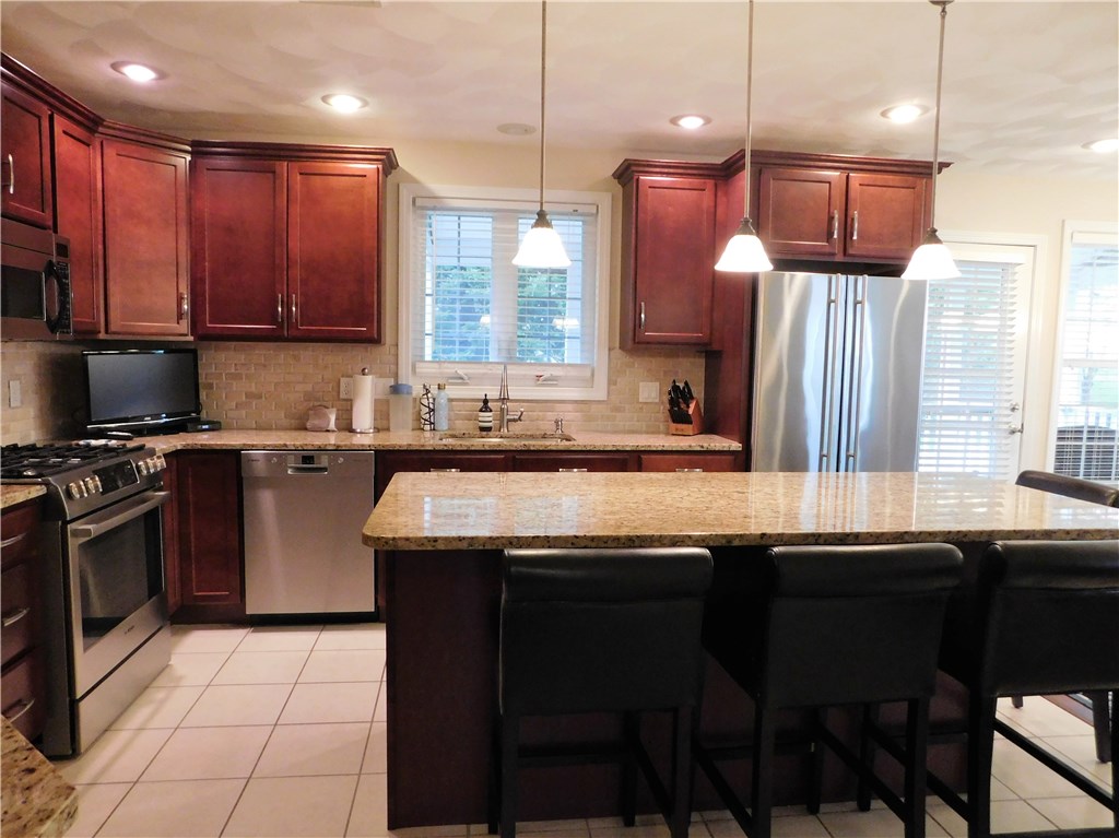 75 Sachem Road Narragansett, RI 02882 - Photo 9 of 37