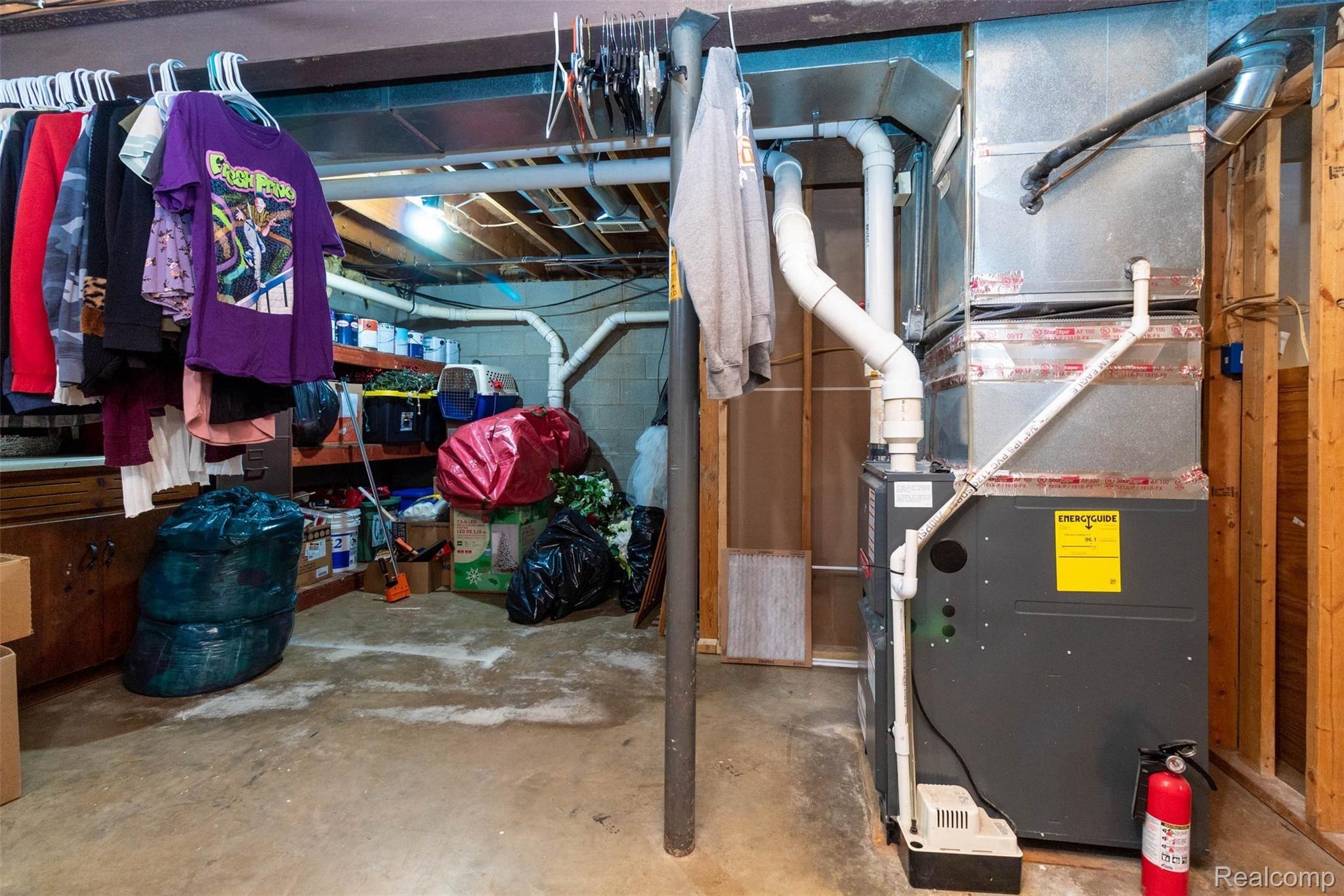 10695 Roberts Road Stockbridge, MI 49285 - Photo 41 of 60 interior (34).jpg