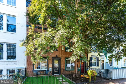 $1,250,000 | 745 10th Street Southeast, Washington, DC 20003