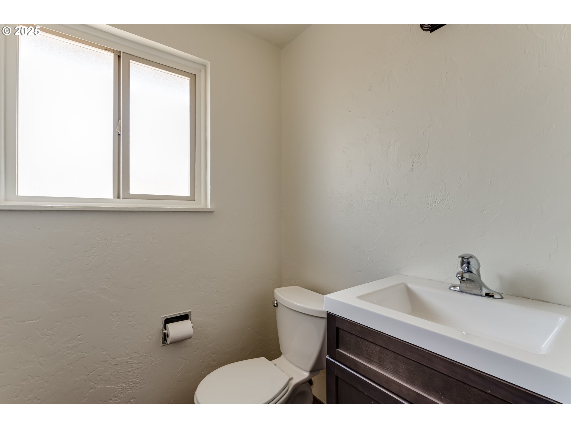 786-788 West Quinalt Street Springfield, OR 97477 - Photo 18 of 26 Bathroom, Attached