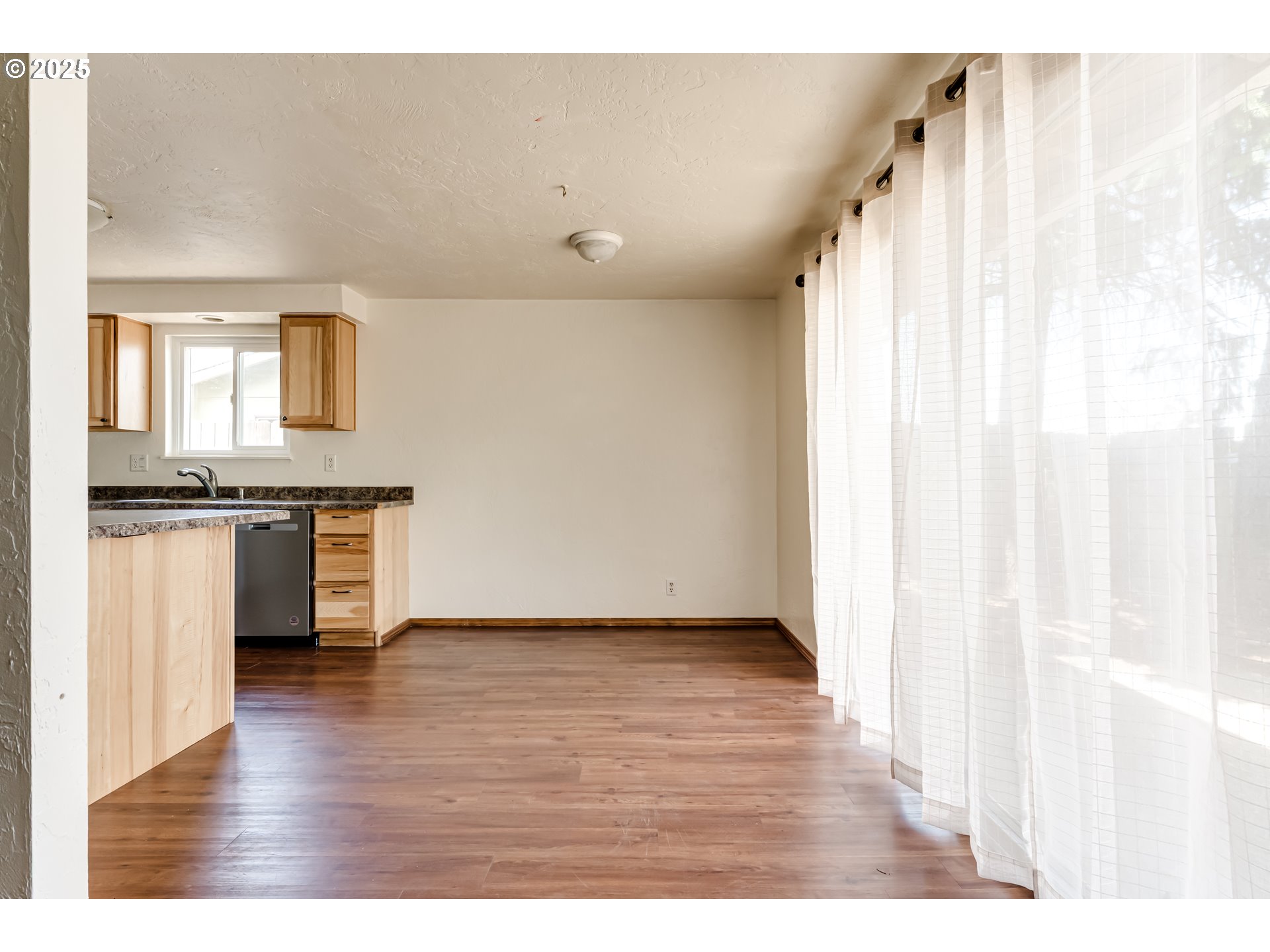 786-788 West Quinalt Street Springfield, OR 97477 - Photo 9 of 26 Dining Area