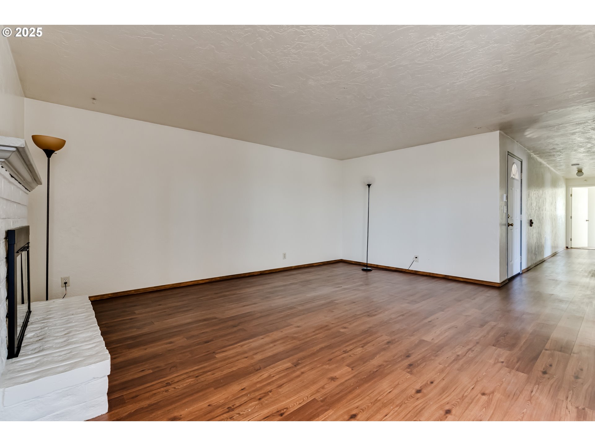 786-788 West Quinalt Street Springfield, OR 97477 - Photo 10 of 26 Living Room