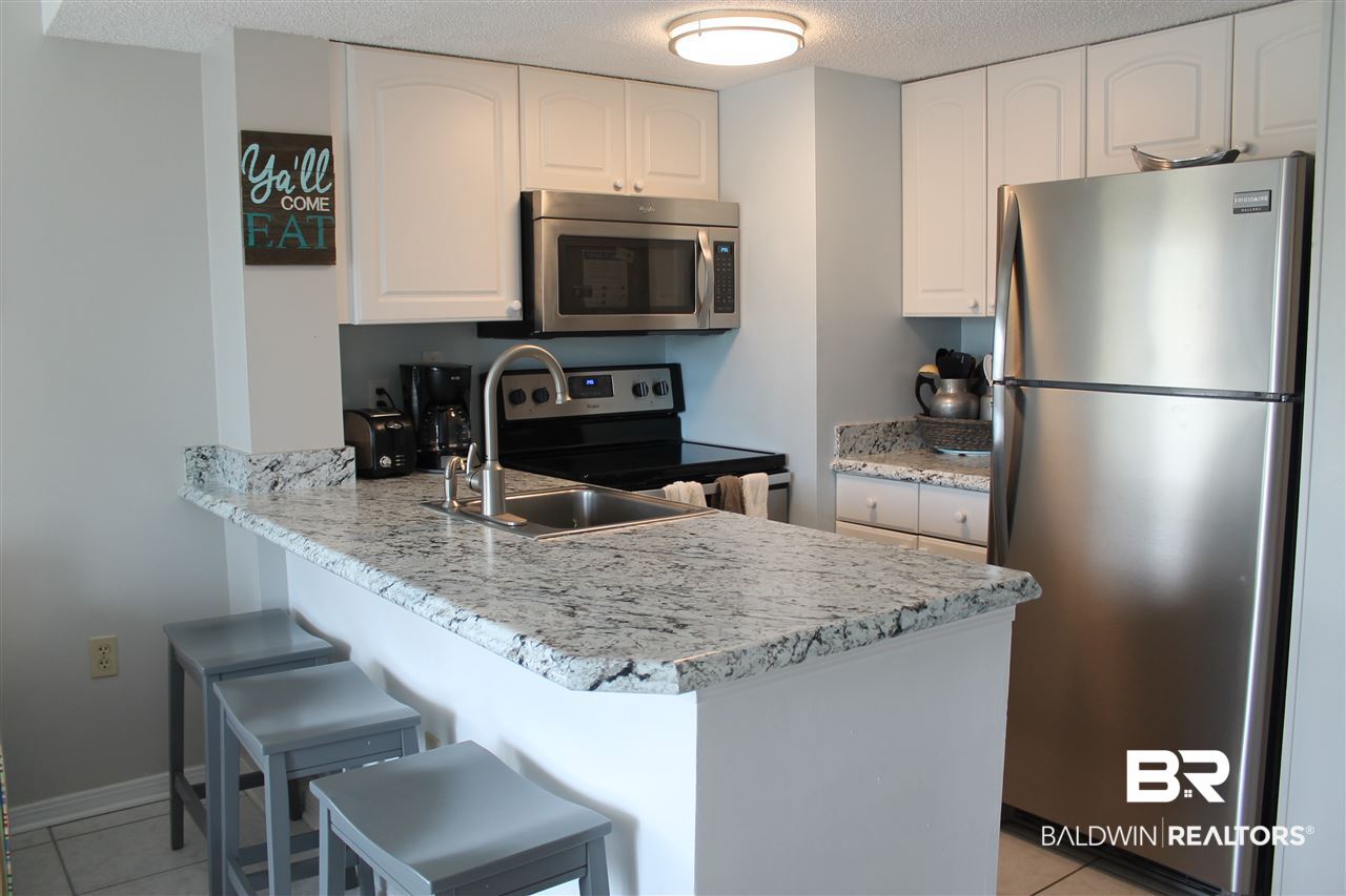 497 Plantation Road, Unit 1144 Gulf Shores, AL 36542 - Photo 6 of 17 Updated kitchen