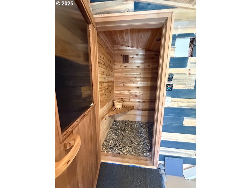 1604 Spring Brook Road Myrtle Creek, OR 97457 - Photo 27 of 43 Sauna