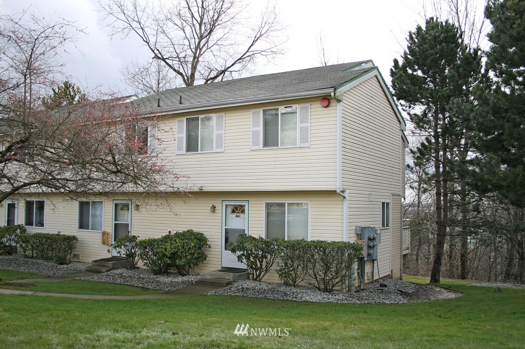 833 Southwest Sunset Boulevard, Unit H41 Renton, WA 98057 - Photo 1 of 15