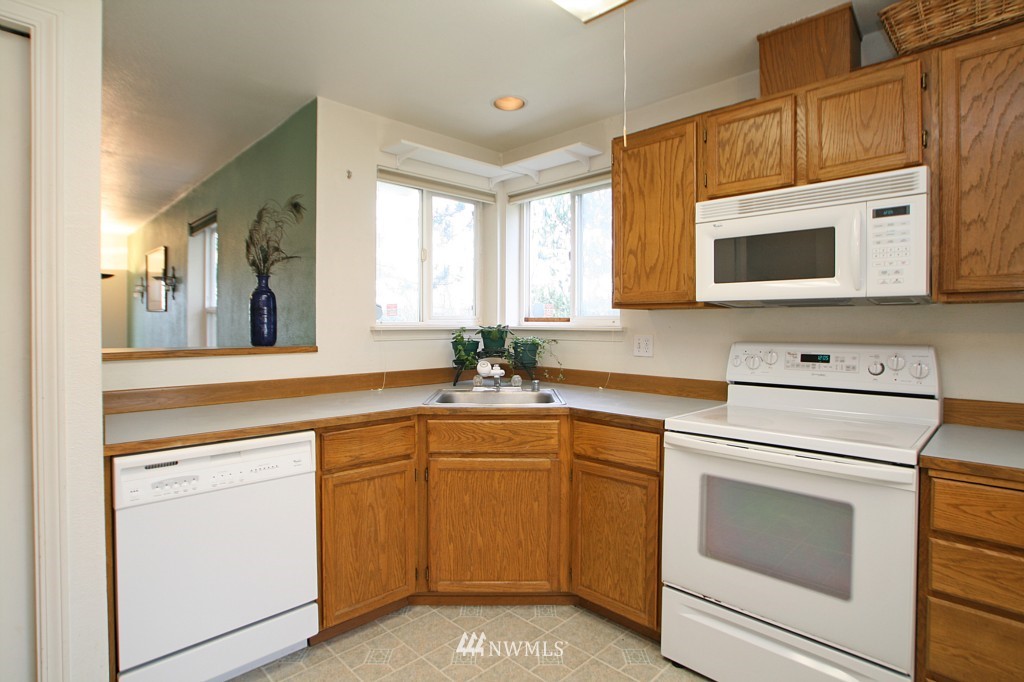833 Southwest Sunset Boulevard, Unit H41 Renton, WA 98057 - Photo 2 of 15