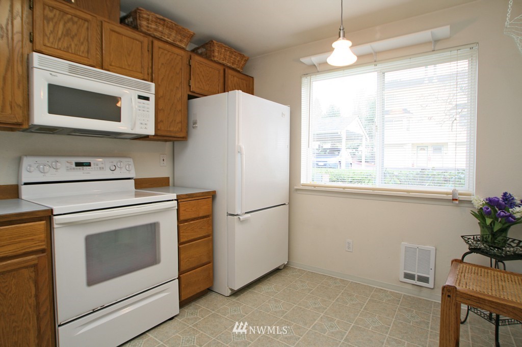 833 Southwest Sunset Boulevard, Unit H41 Renton, WA 98057 - Photo 7 of 15