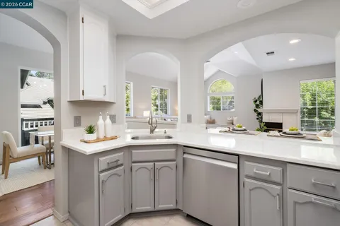 $930,000 | 15 Danville Oak Place, Danville, CA 94526
