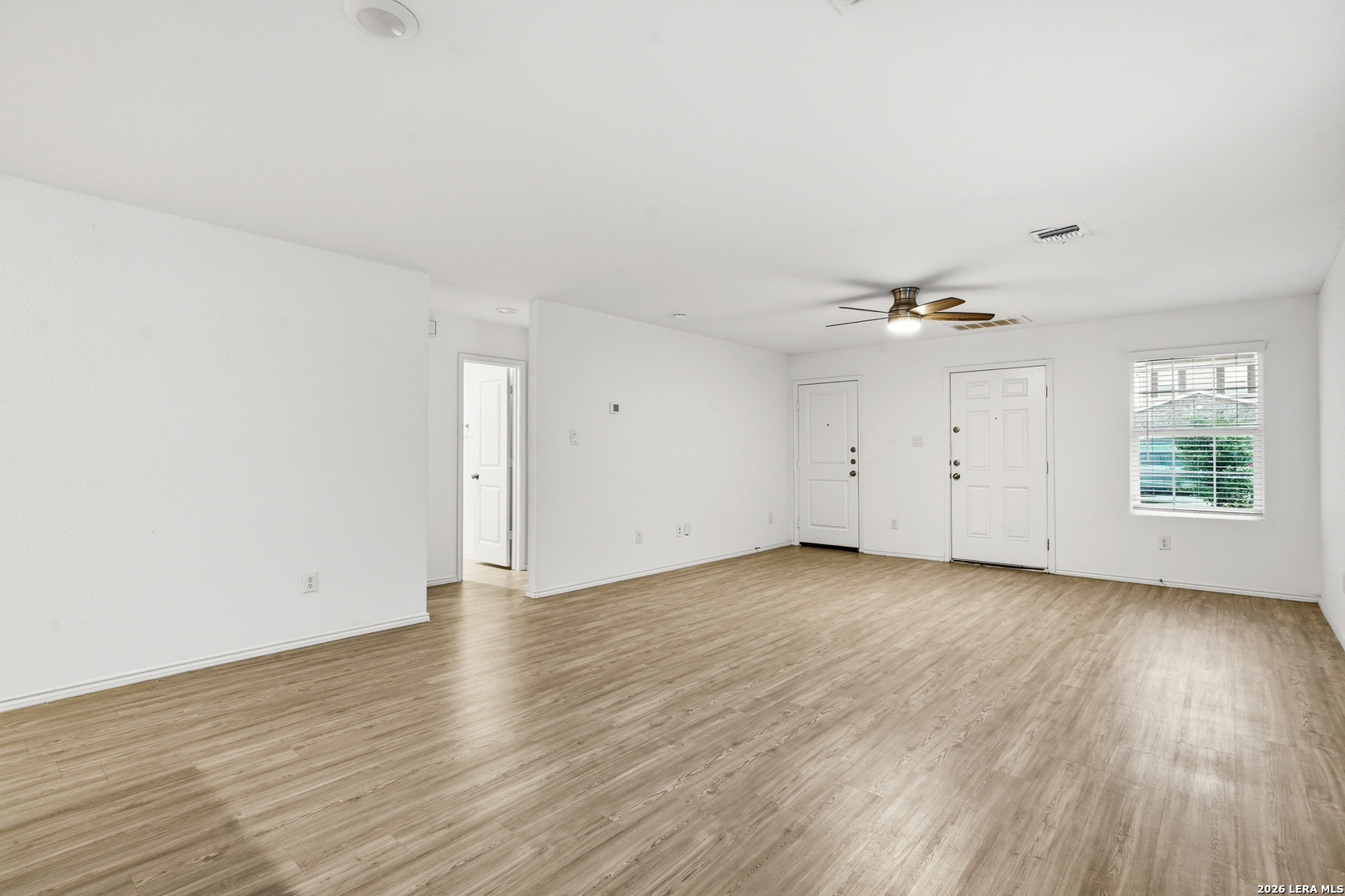 6522 Runaway Row Converse, TX 78109 - Photo 5 of 23