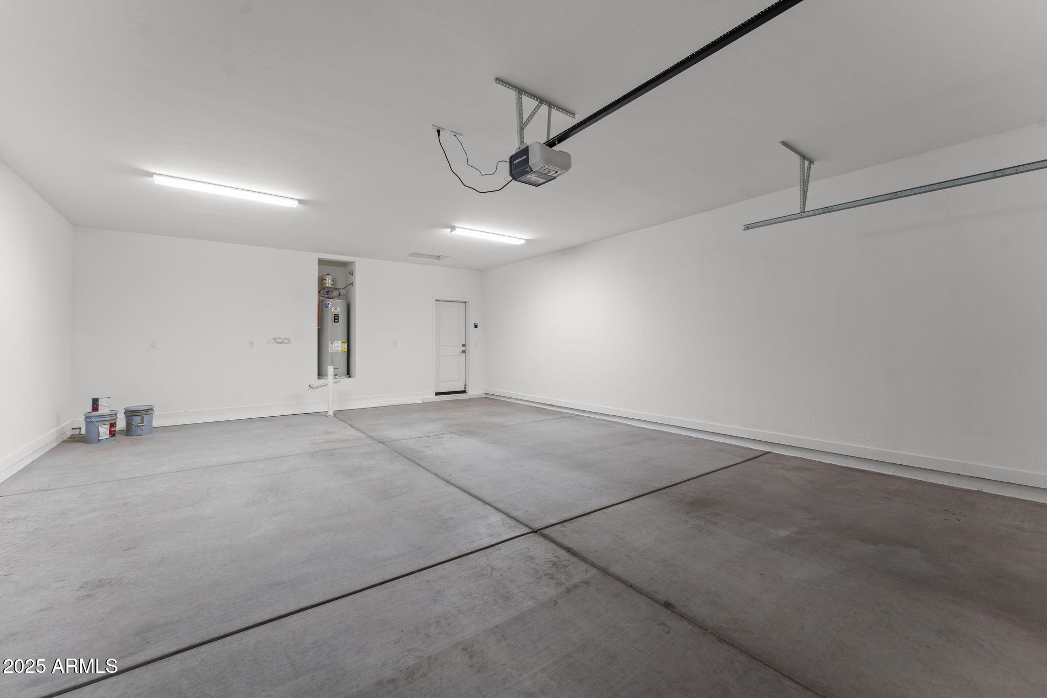 1985 West Ringo Road Wickenburg, AZ 85390 - Photo 24 of 25 a view of an empty room