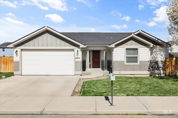 $339,900 | 690 Southwest Josephine Street, Mountain Home, ID 83647