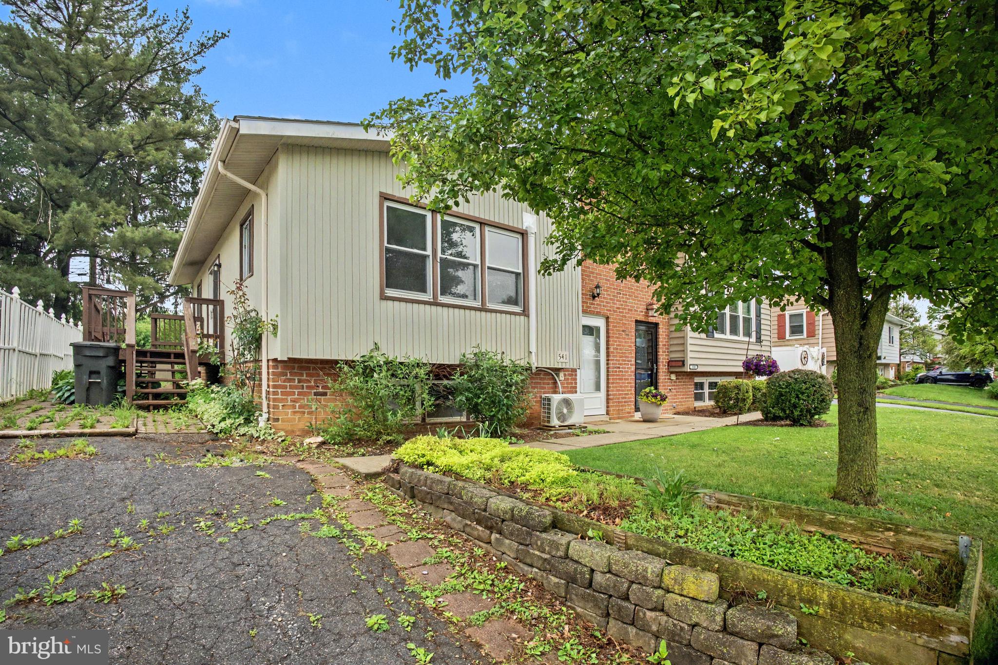 541 Golden Street Lititz, PA 17543 - Photo 2 of 34