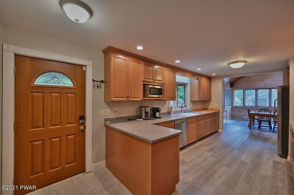 82 Paupack Point Road Hawley, PA 18428 - Photo 37 of 114 Kitchen