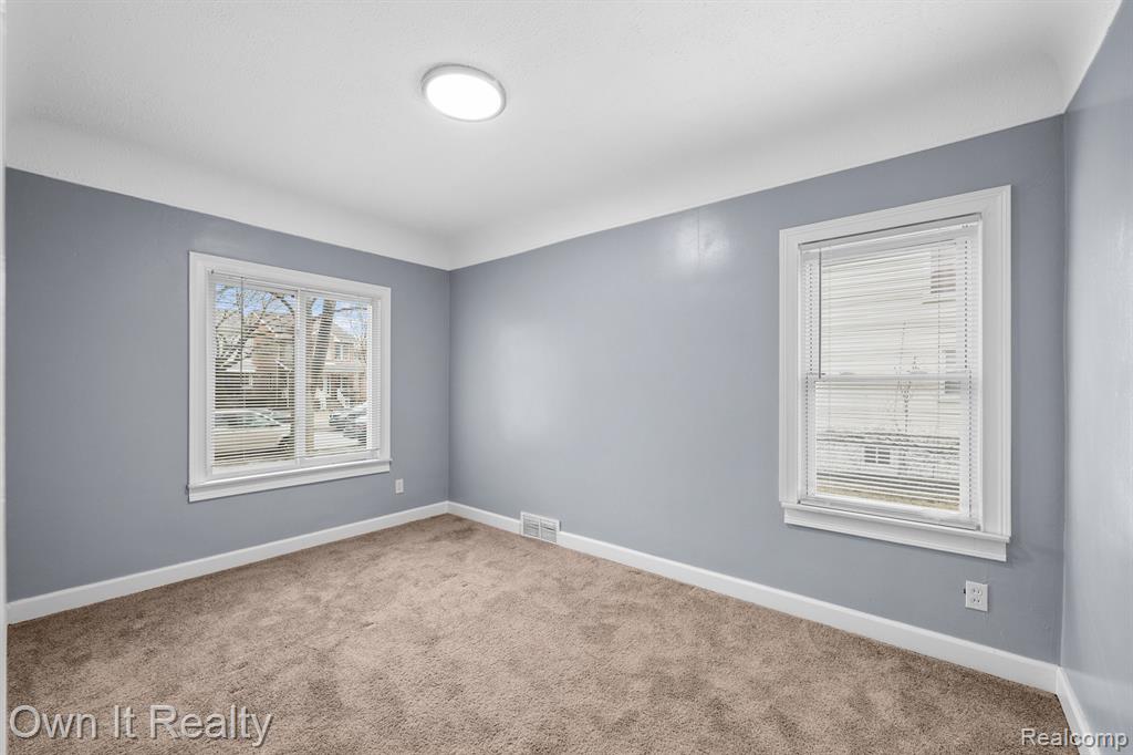 7335 Maple Street Dearborn, MI 48126 - Photo 11 of 34