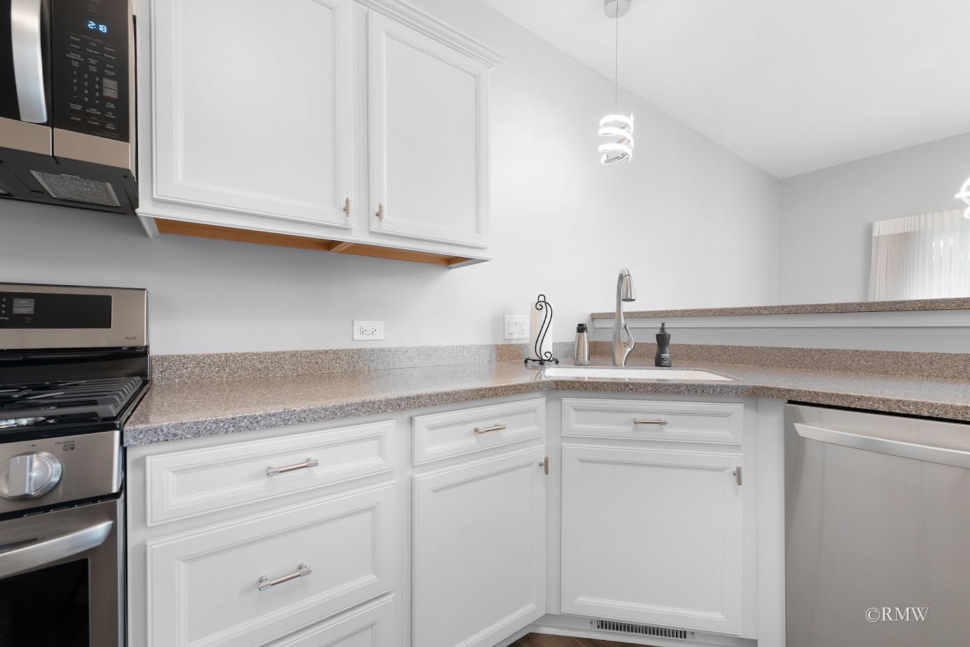 101 Bay Drive Itasca, IL 60143 - Photo 12 of 29 a kitchen with granite countertop white cabinets and a sink