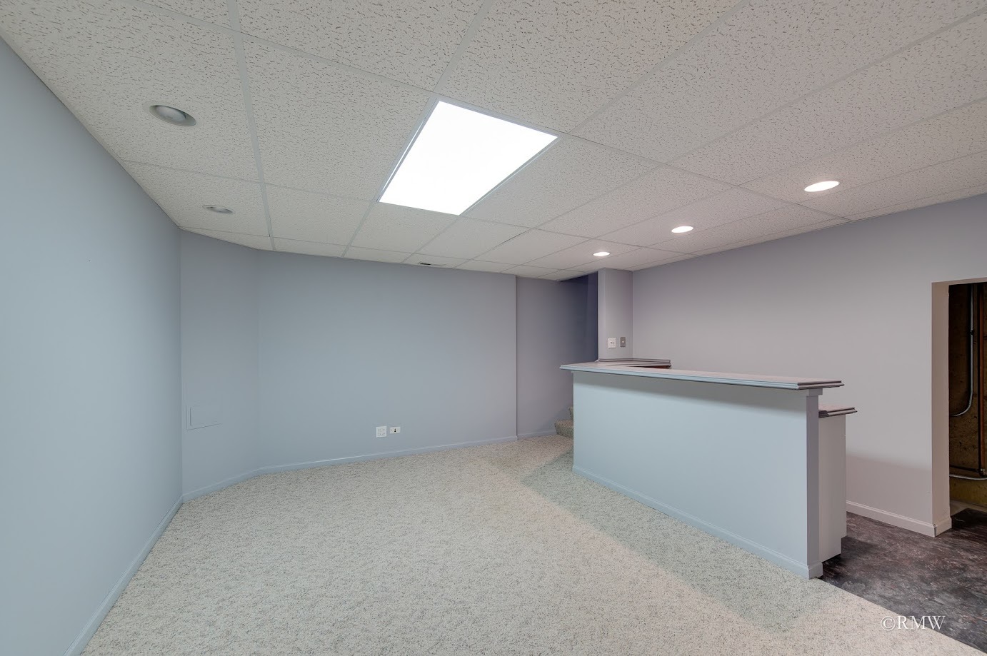 101 Bay Drive Itasca, IL 60143 - Photo 25 of 29 an empty room with a ceiling fan and window