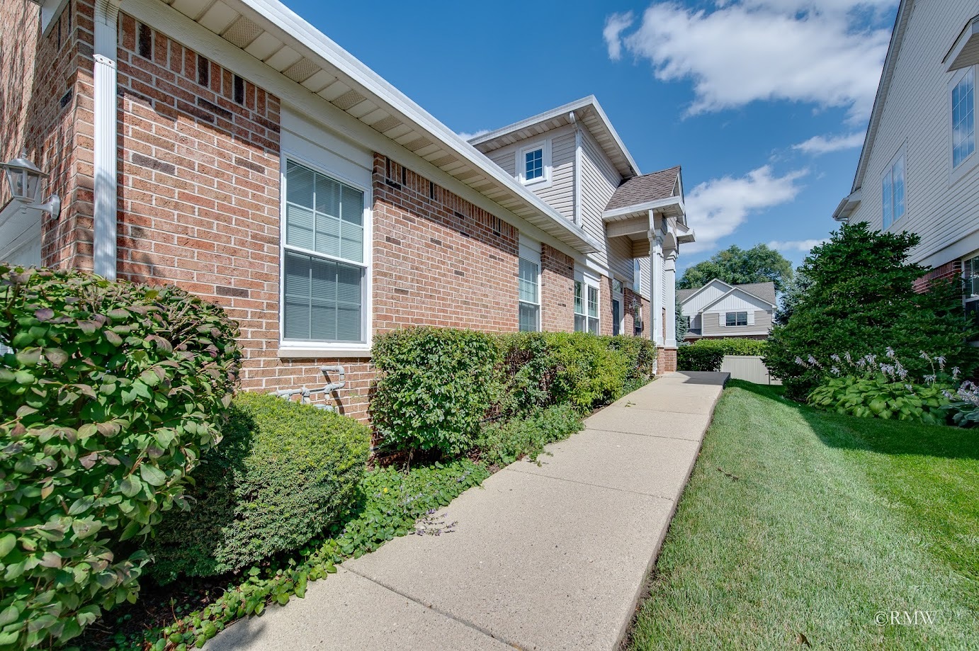 101 Bay Drive Itasca, IL 60143 - Photo 28 of 29 a front view of a house with a yard