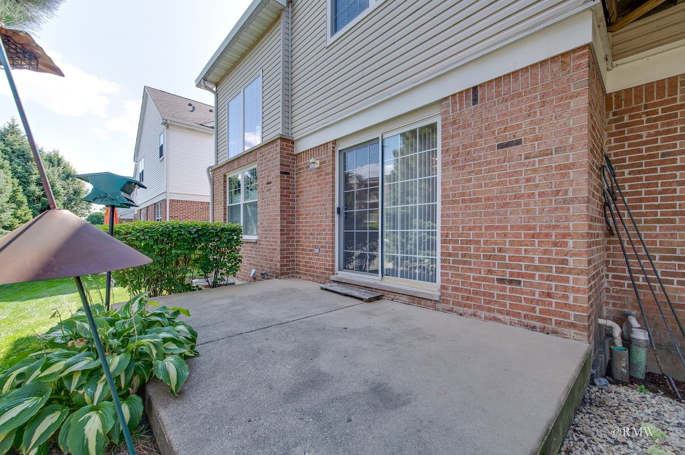 101 Bay Drive Itasca, IL 60143 - Photo 29 of 29 a view of an house with backyard and outdoor seating