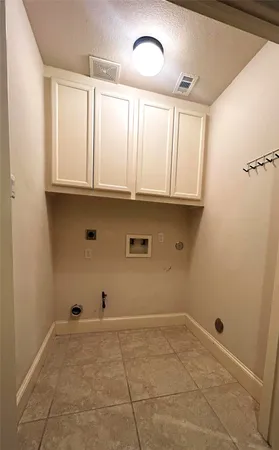 a view of a livingroom with an oven