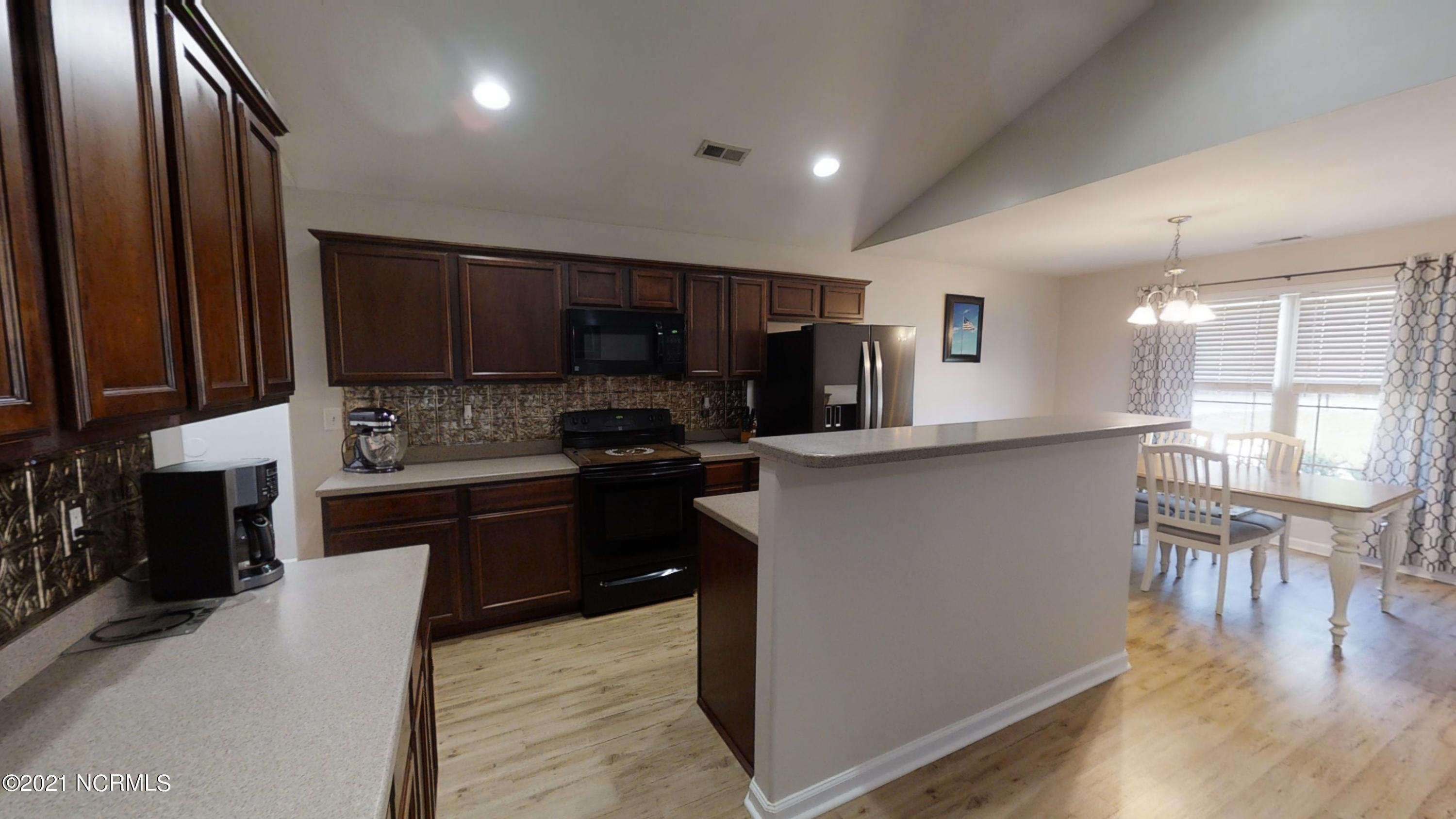 283 Richlands Loop Road Richlands, NC 28574 - Photo 15 of 44 15 - Kitchen
