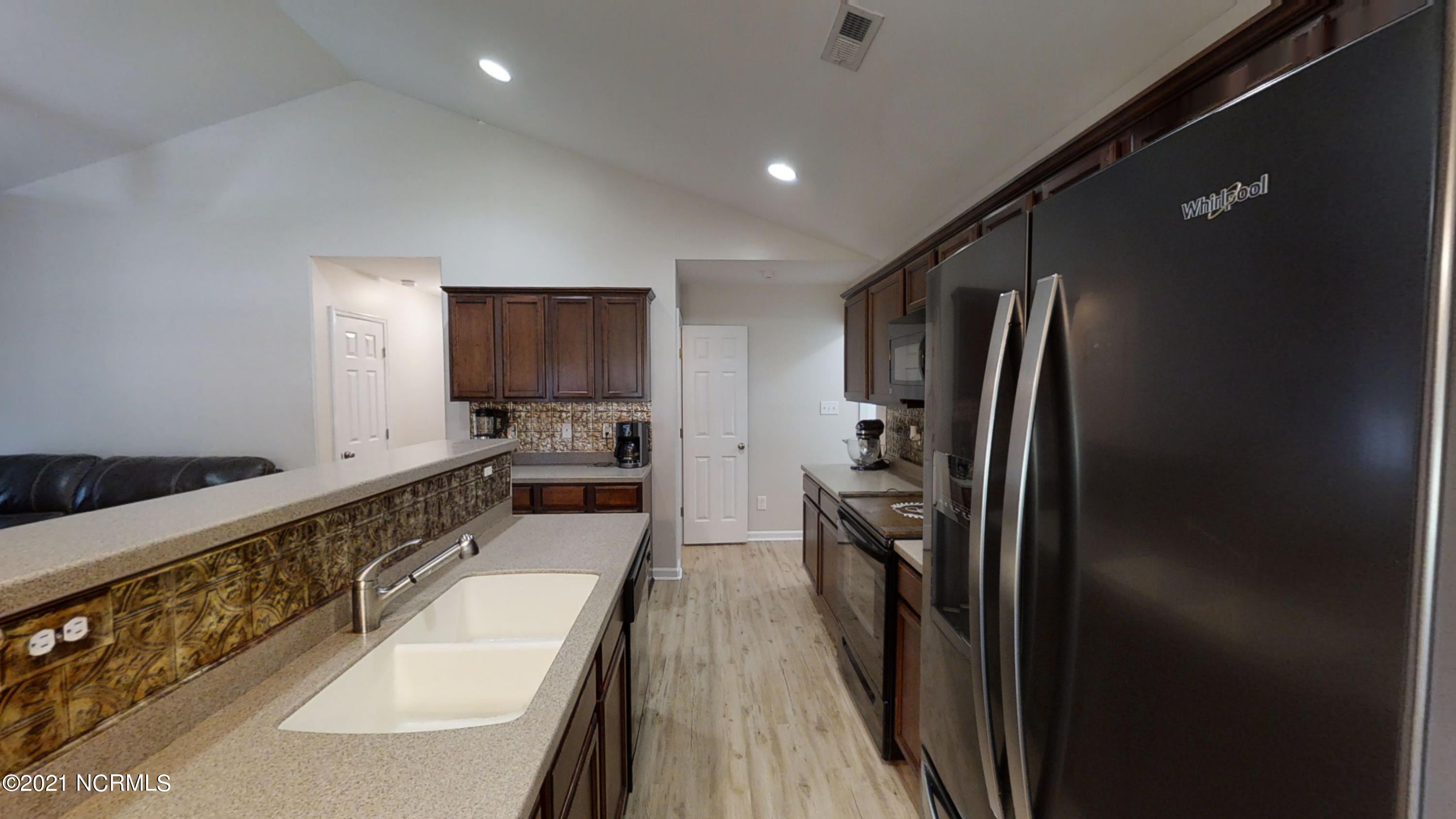 283 Richlands Loop Road Richlands, NC 28574 - Photo 16 of 44 16 - Kitchen