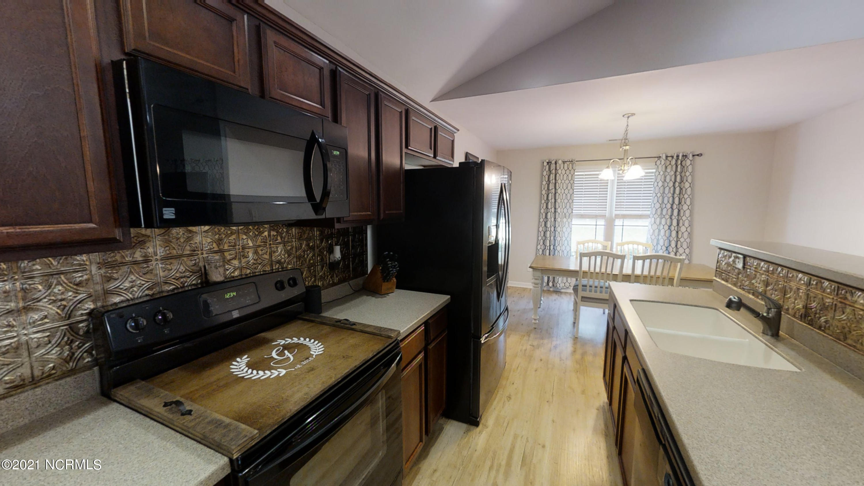 283 Richlands Loop Road Richlands, NC 28574 - Photo 18 of 44 18 - Kitchen