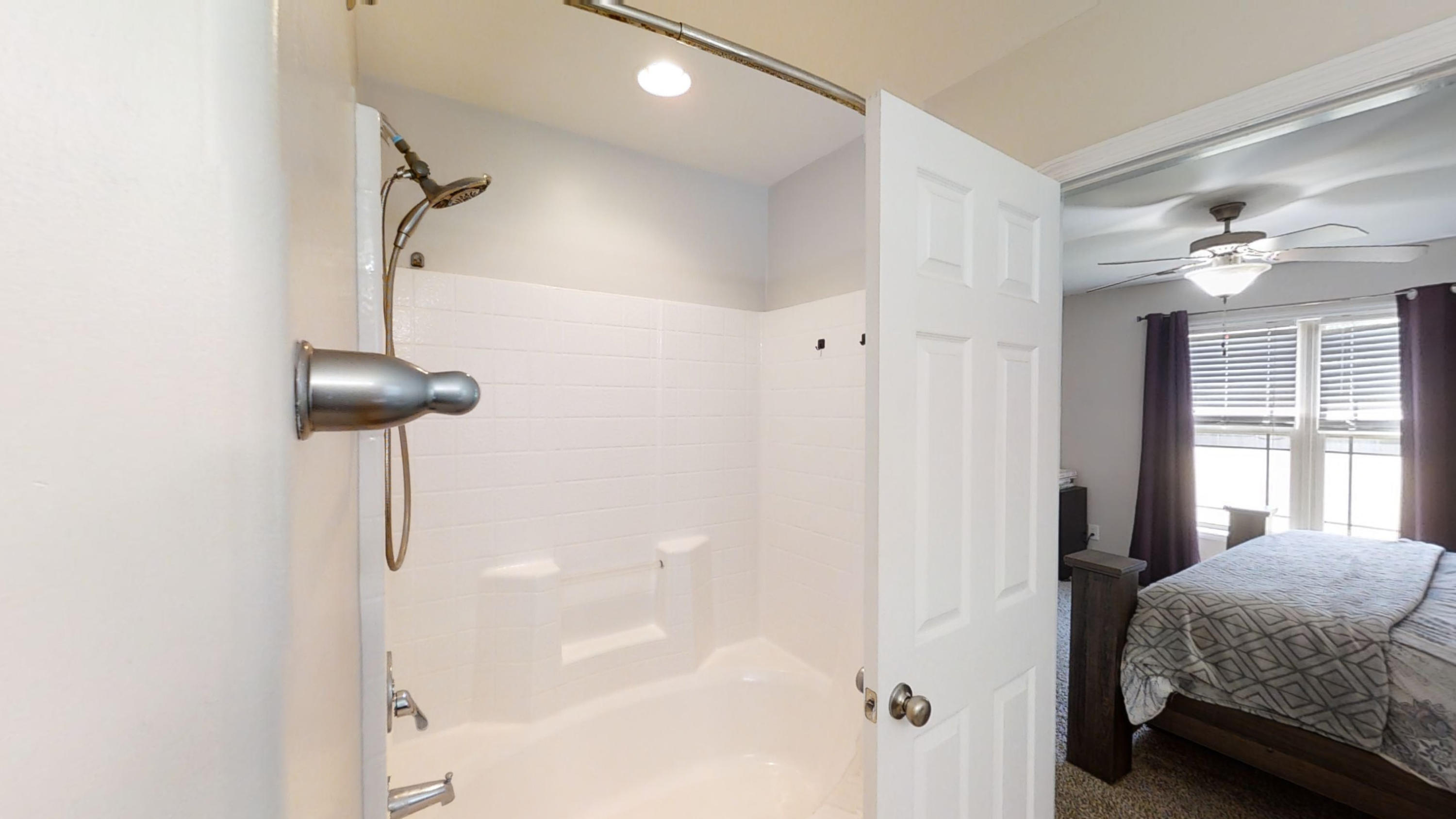 283 Richlands Loop Road Richlands, NC 28574 - Photo 24 of 44 24 - Master Bathroom