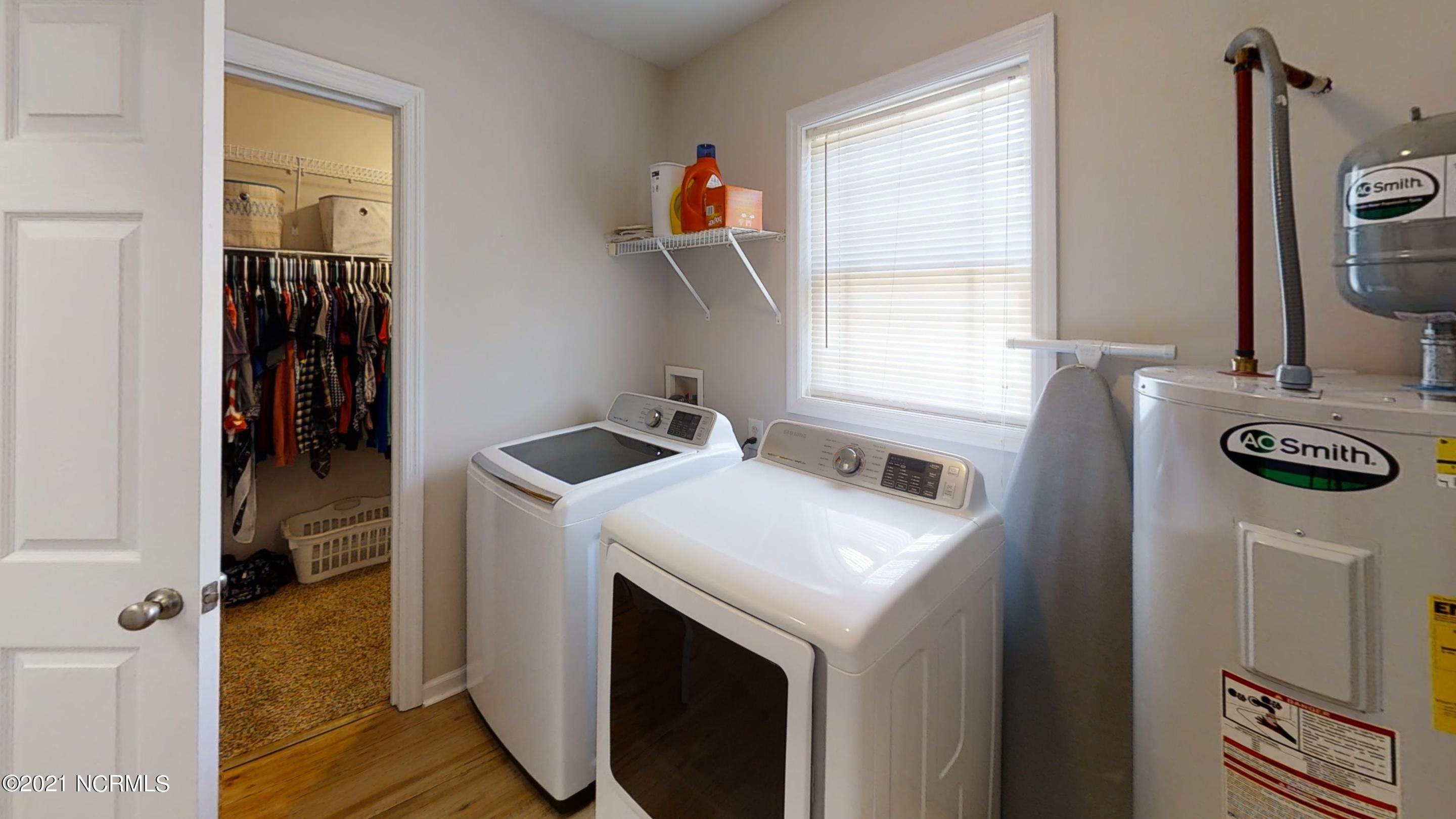 283 Richlands Loop Road Richlands, NC 28574 - Photo 34 of 44 34 - Laundry Room