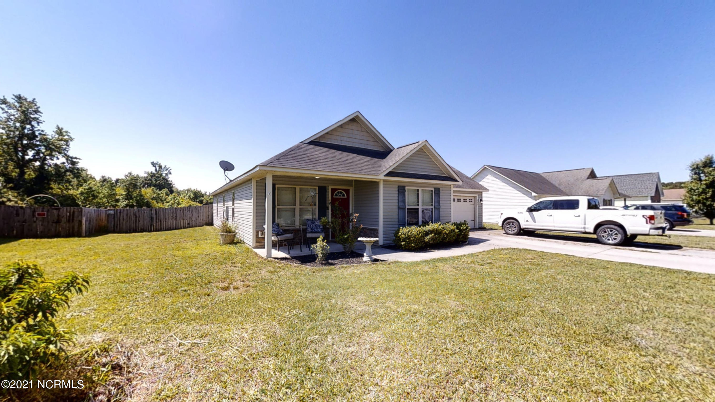 283 Richlands Loop Road Richlands, NC 28574 - Photo 5 of 44 05 - Front