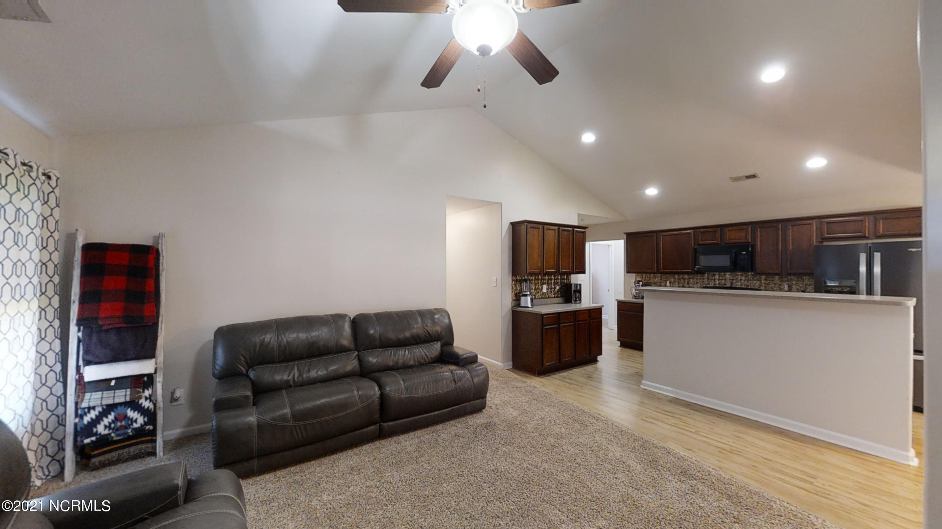 283 Richlands Loop Road Richlands, NC 28574 - Photo 10 of 44 10 - Living Room