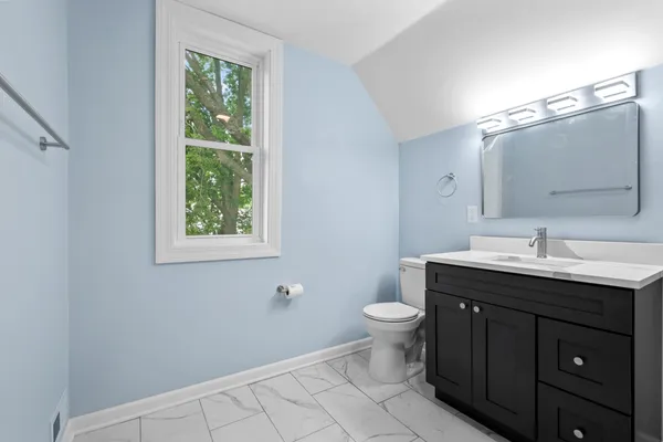 $195,500 | 1722 Charles Street, Rockford, IL 61104