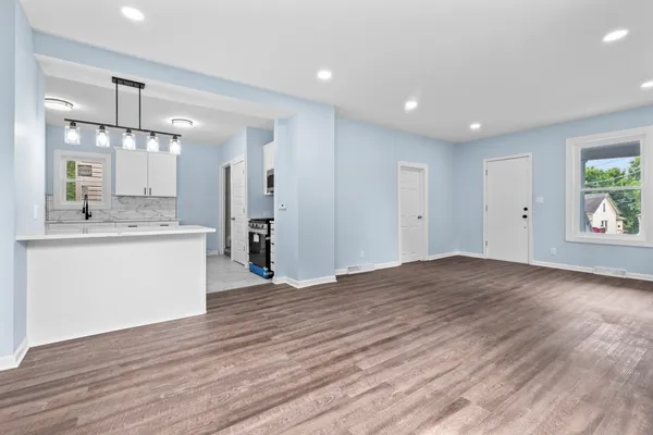 $195,500 | 1722 Charles Street, Rockford, IL 61104