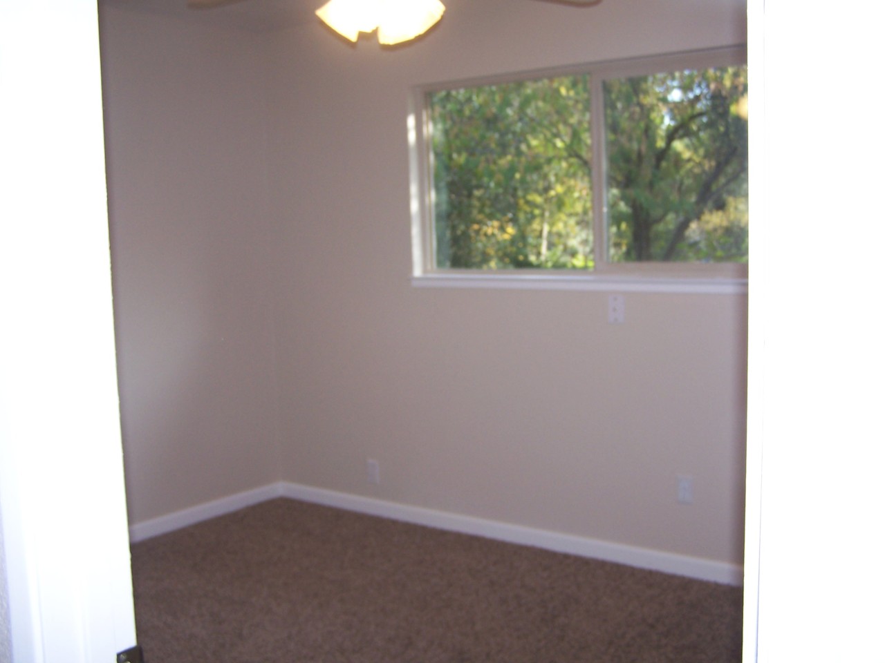 17824 Walker Mine Road Redding, CA 96003 - Photo 7 of 12 a small space with a window
