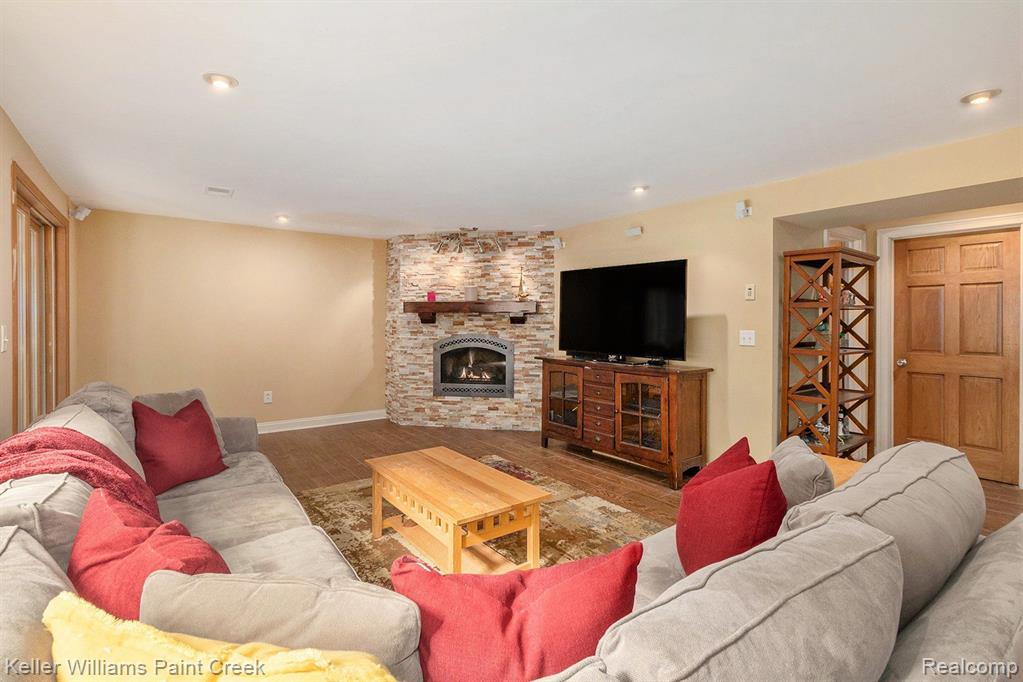 556 Orchard Ridge Drive Lake Orion, MI 48362 - Photo 23 of 37 Gallery Image 23