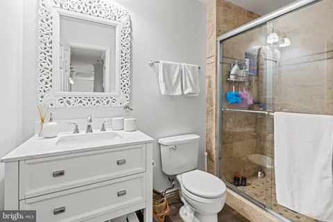 $4,000 | 1001 North Vermont Street, Unit 105, Arlington, VA 22201