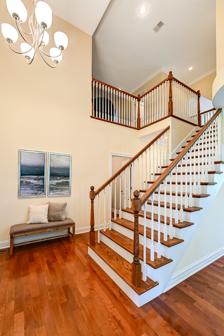 8827 Palisades Road Burr Ridge, IL 60527 - Photo 3 of 35 Gallery Image 3