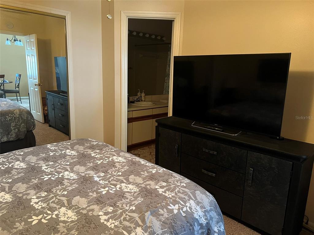624 Cambridge Way, Unit 108 Altamonte Springs, FL 32714 - Photo 19 of 22 a bedroom with a bed and a television