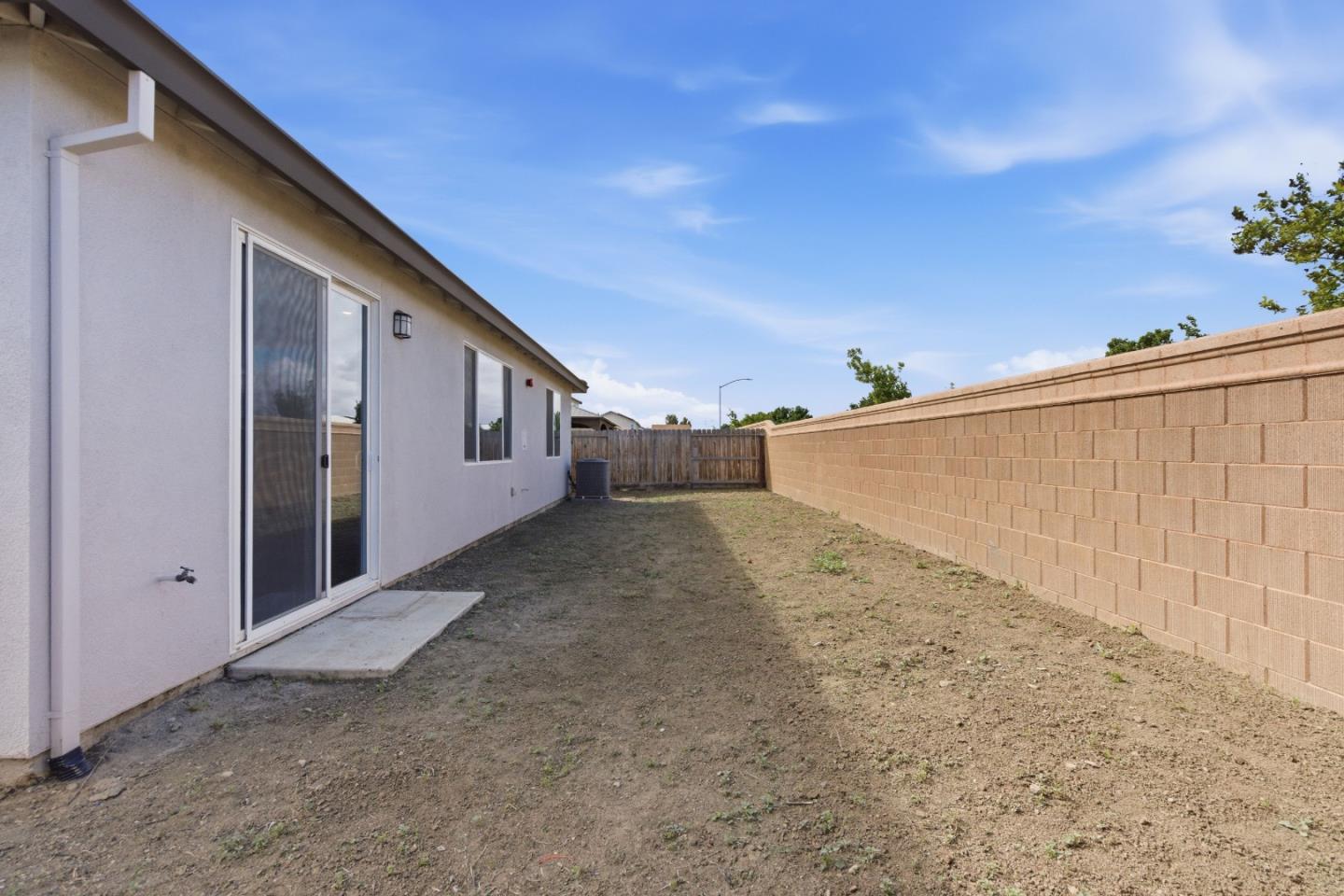 331 Lolly Way Los Banos, CA 93635 - Photo 31 of 31 a view of a street with big yard
