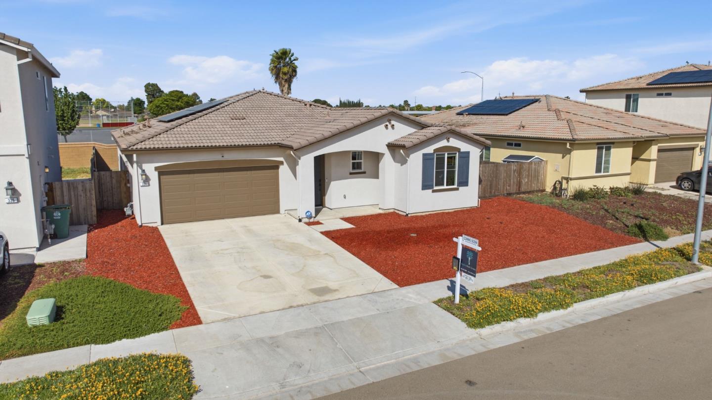 331 Lolly Way Los Banos, CA 93635 - Photo 4 of 31 a front view of a house with a yard
